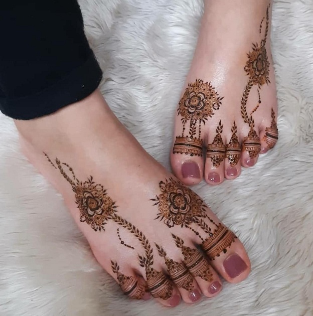 Leg Finger Mehendi Design