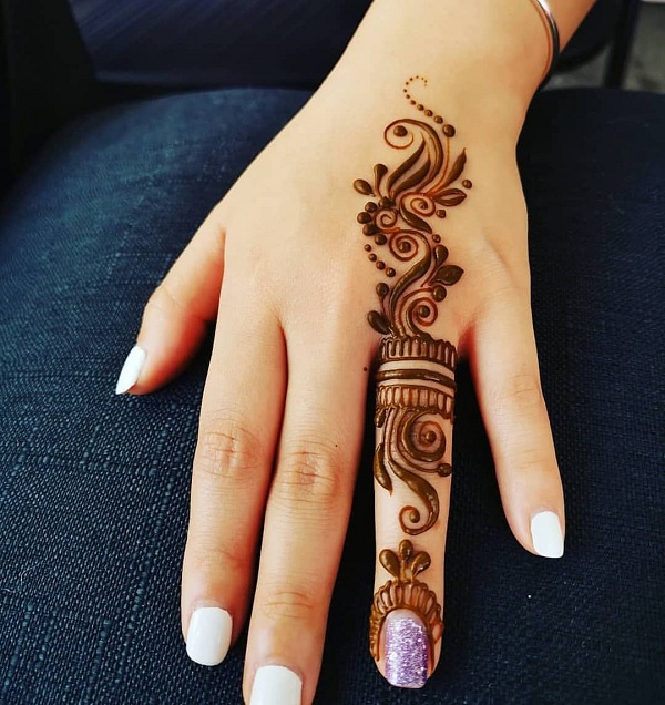 Ring Finger Mehandi Design