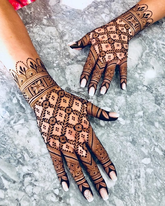 Symmetrical Finger Mehandi Designs