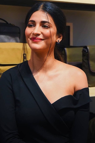 sruthi hasan image