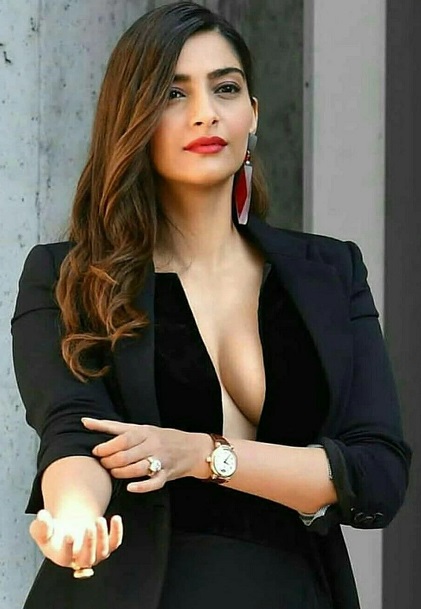 Sonam Kapoor Hot Pictures