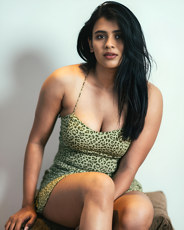 Hebah Patel hot