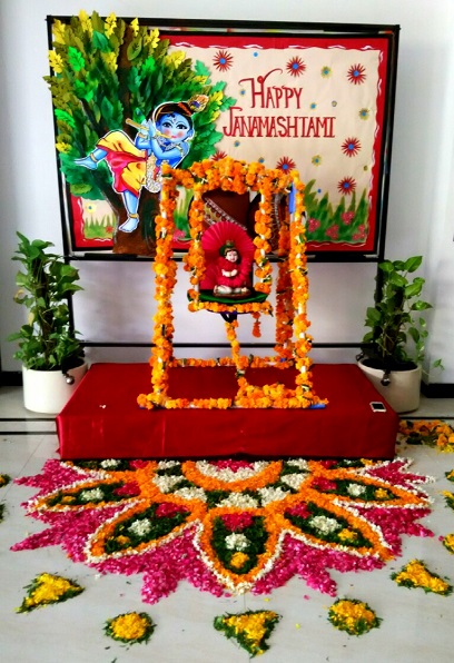 Krishna Jhula Decoration with Flowers
