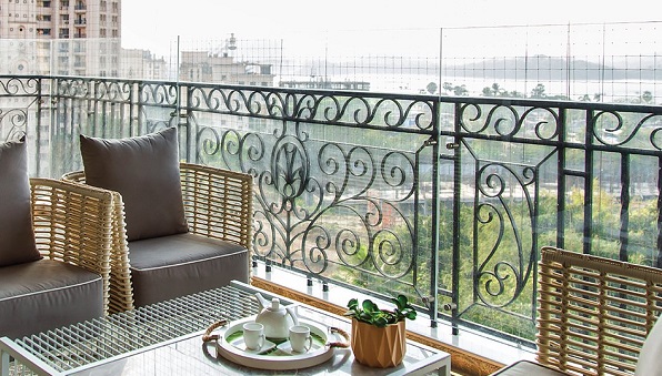 Big Balcony Grill Design