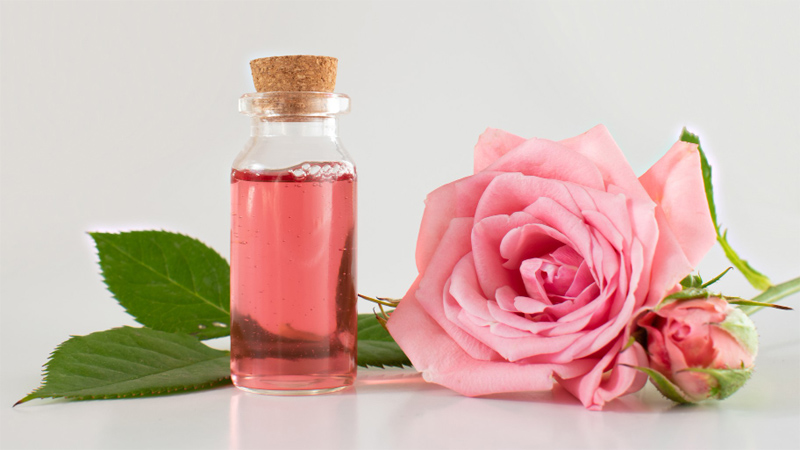 Benefits of Rose Water for Eyes -  How To Use & Side Effects